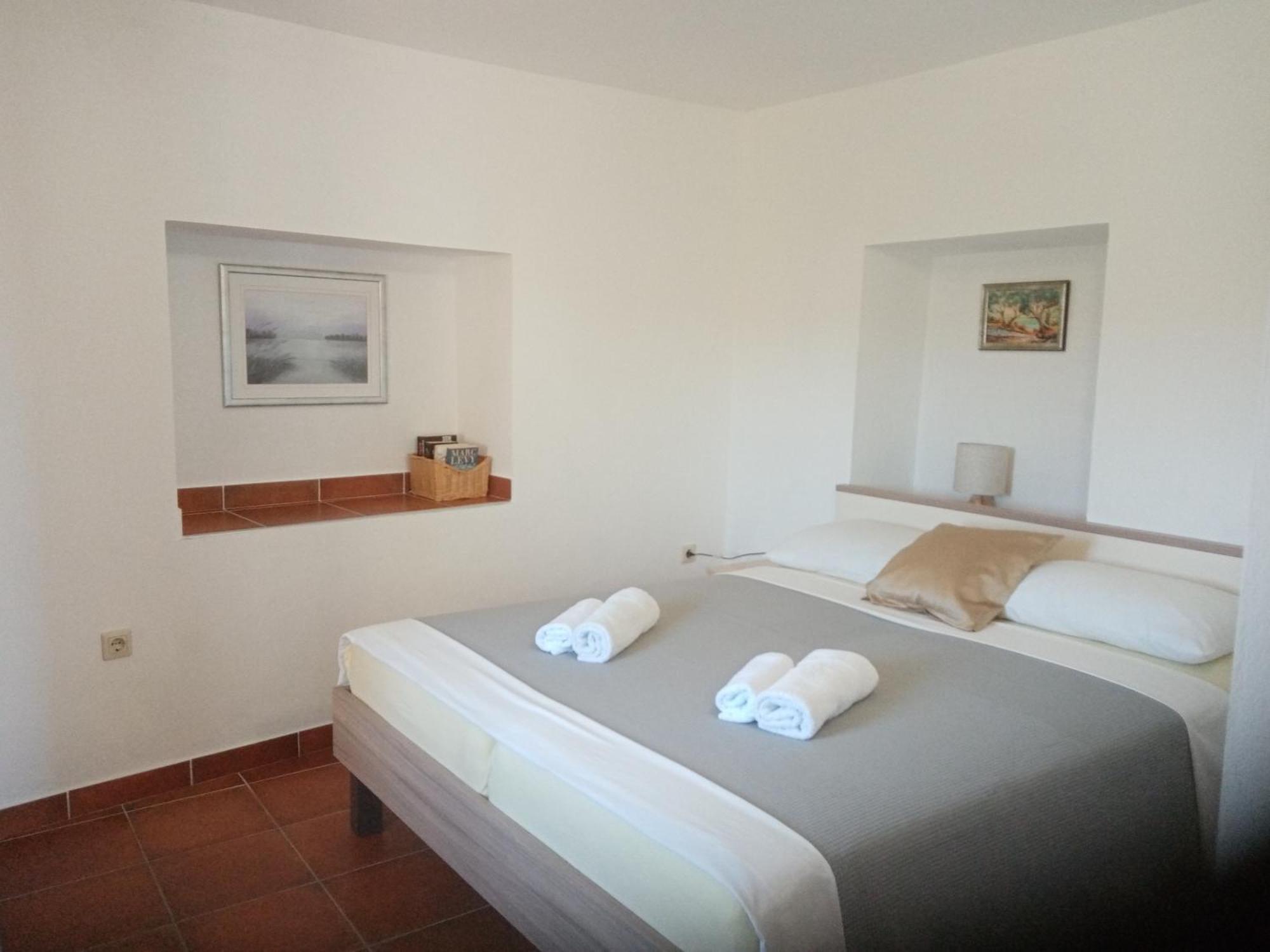 Apartments Marina Лопар Екстериор снимка